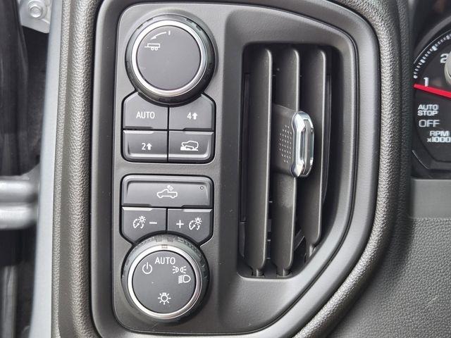 Chevrolet Silverado 1500 Custom Crew Cab 4WD 2024