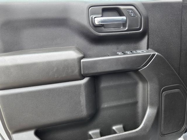 Chevrolet Silverado 1500 Custom Crew Cab 4WD 2024