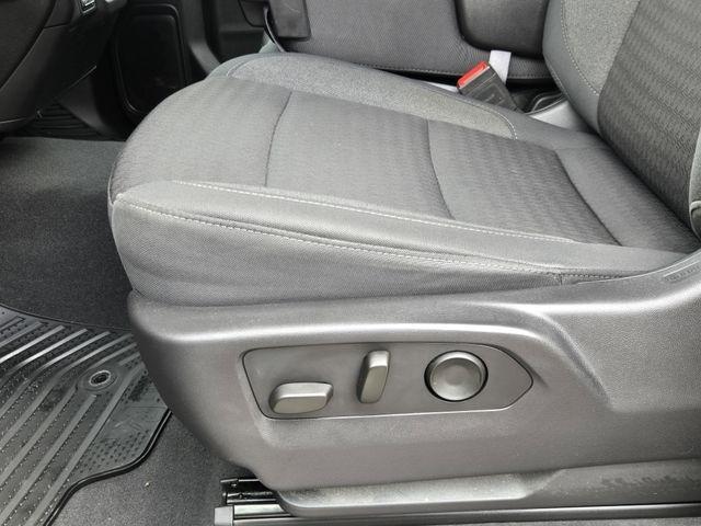 Chevrolet Silverado 1500 Custom Crew Cab 4WD 2024