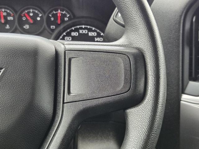 Chevrolet Silverado 1500 Custom Crew Cab 4WD 2024