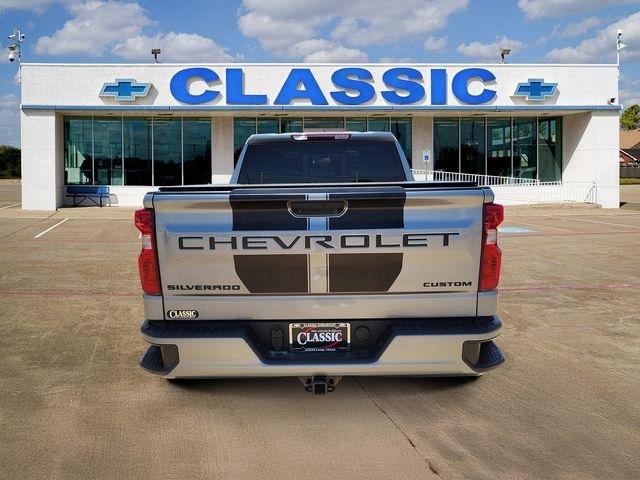 Chevrolet Silverado 1500 Custom Crew Cab 4WD 2024