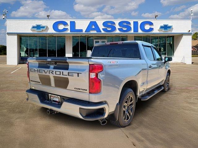 Chevrolet Silverado 1500 Custom Crew Cab 4WD 2024