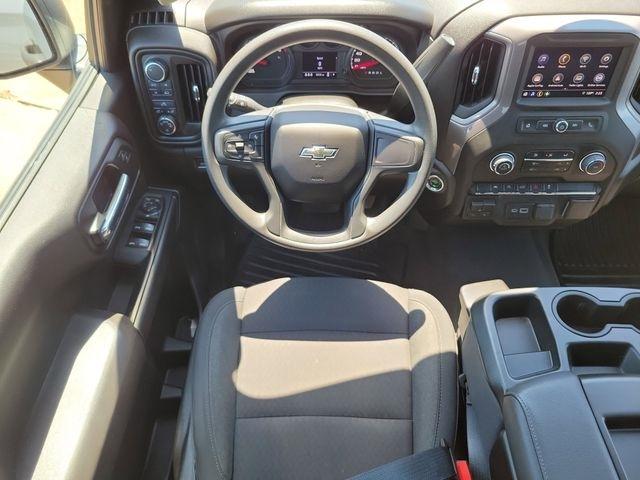 Chevrolet Silverado 1500 Custom Crew Cab 4WD 2024