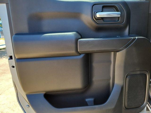 Chevrolet Silverado 1500 Custom Crew Cab 4WD 2024