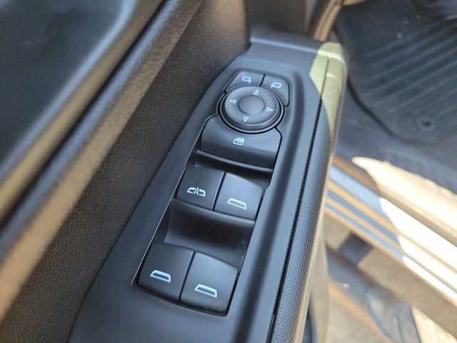Chevrolet Silverado 1500 Custom Crew Cab 4WD 2024