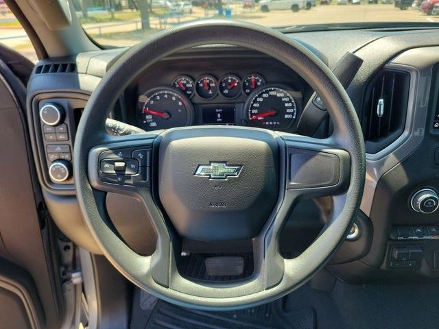 Chevrolet Silverado 1500 Custom Crew Cab 4WD 2024
