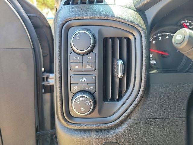 Chevrolet Silverado 1500 Custom Crew Cab 4WD 2024