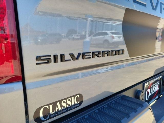 Chevrolet Silverado 1500 Custom Crew Cab 4WD 2024