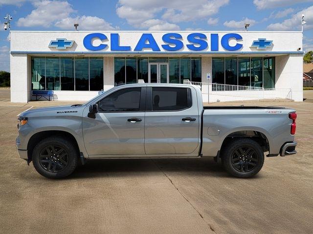 Chevrolet Silverado 1500 Custom Crew Cab 4WD 2023