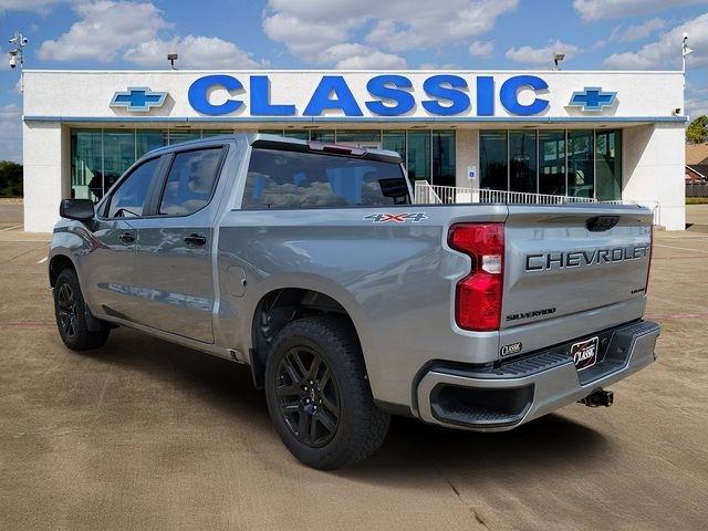 Chevrolet Silverado 1500 Custom Crew Cab 4WD 2023