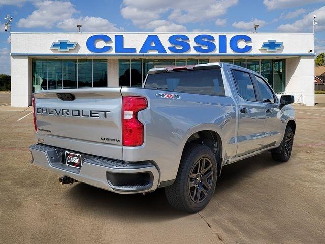 Chevrolet Silverado 1500 Custom Crew Cab 4WD 2023