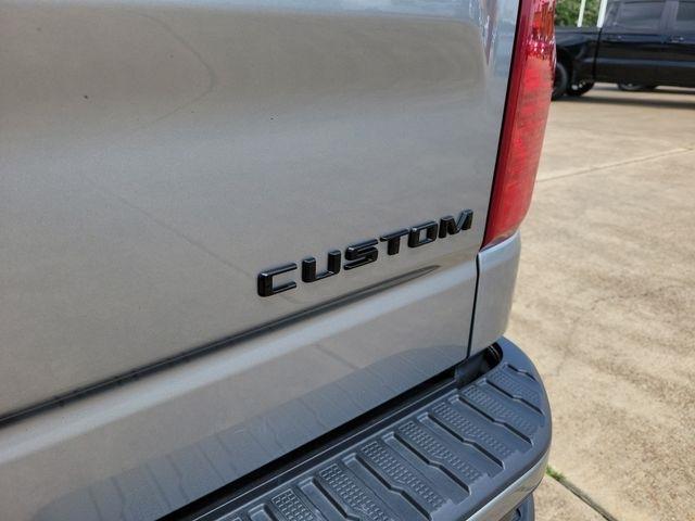 Chevrolet Silverado 1500 Custom Crew Cab 4WD 2023