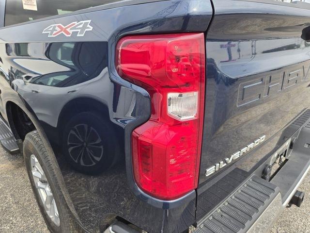 Chevrolet Silverado 1500 LT-L Crew Cab 4WD 2023
