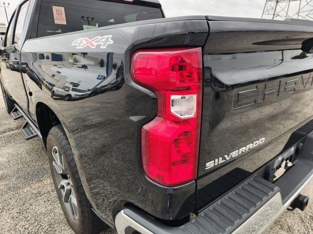 Chevrolet Silverado 1500 LT-L Crew Cab 4WD 2023