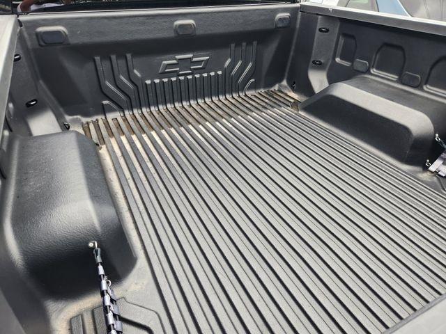 Chevrolet Silverado 1500 LT-L Crew Cab 4WD 2023