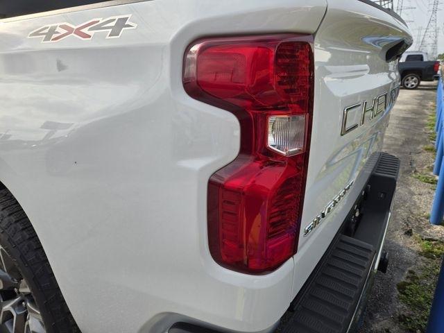 Chevrolet Silverado 1500 LT-L Crew Cab 4WD 2024