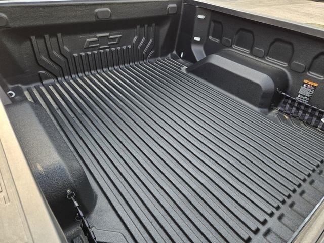 Chevrolet Silverado 1500 LT-L Crew Cab 4WD 2024