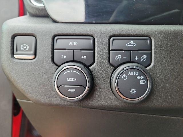 Chevrolet Silverado 1500 LT-L Crew Cab 4WD 2024