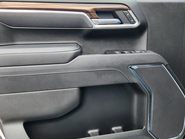 Chevrolet Silverado 1500 LT-L Crew Cab 4WD 2025
