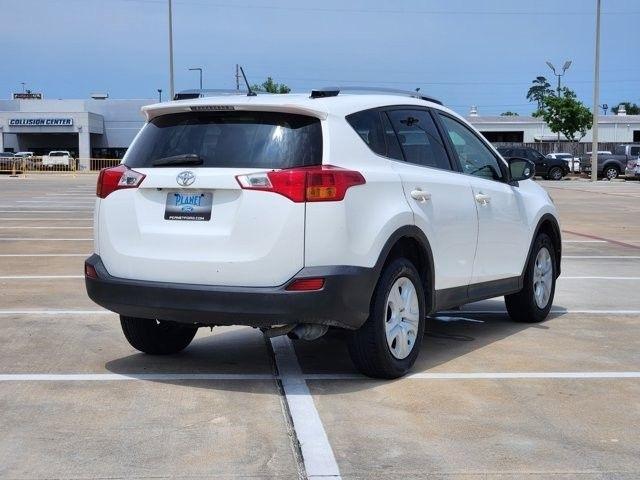 Toyota RAV4 LE FWD 2015