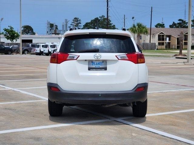 Toyota RAV4 LE FWD 2015