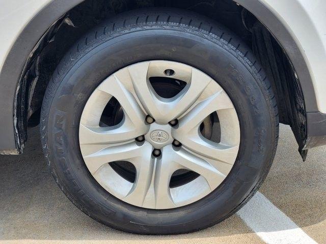 Toyota RAV4 LE FWD 2015