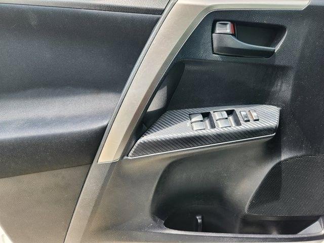 Toyota RAV4 LE FWD 2015