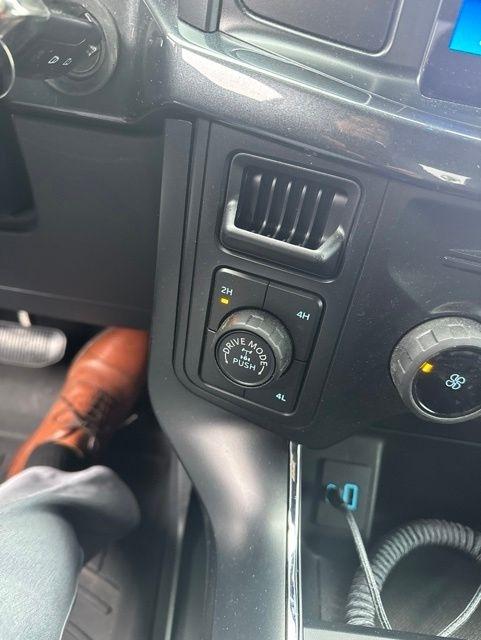 Ford F-150 STX SuperCrew 4WD 2024