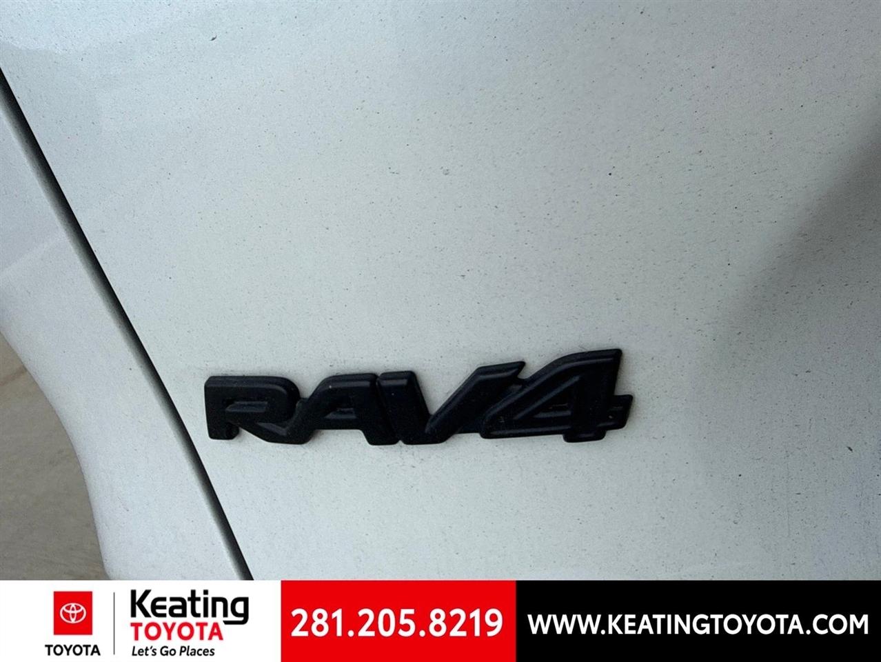 Toyota RAV4 XLE Premium 2025