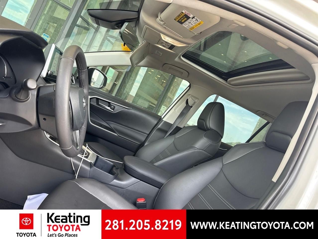 Toyota RAV4 XLE Premium 2025