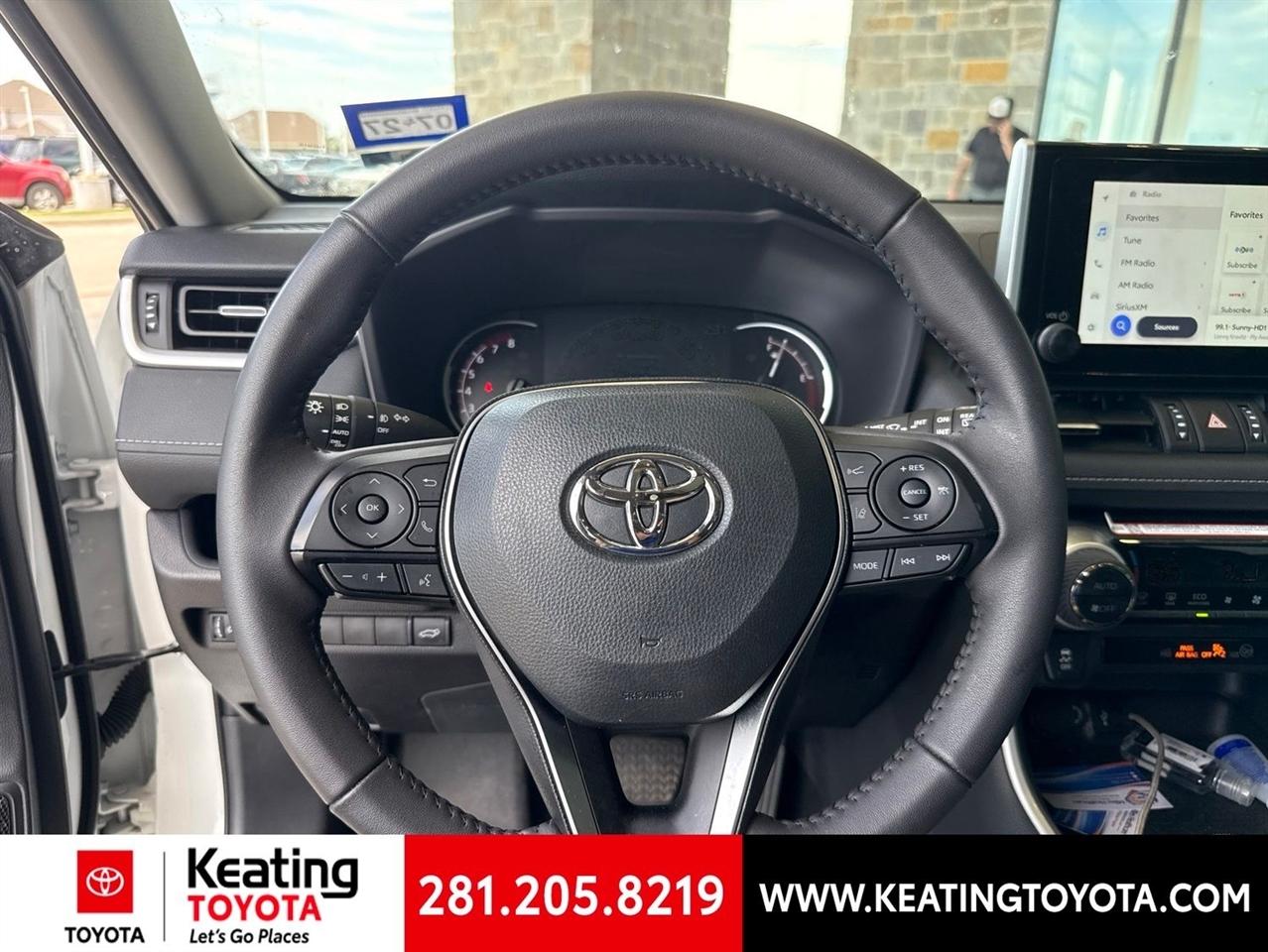 Toyota RAV4 XLE Premium 2025