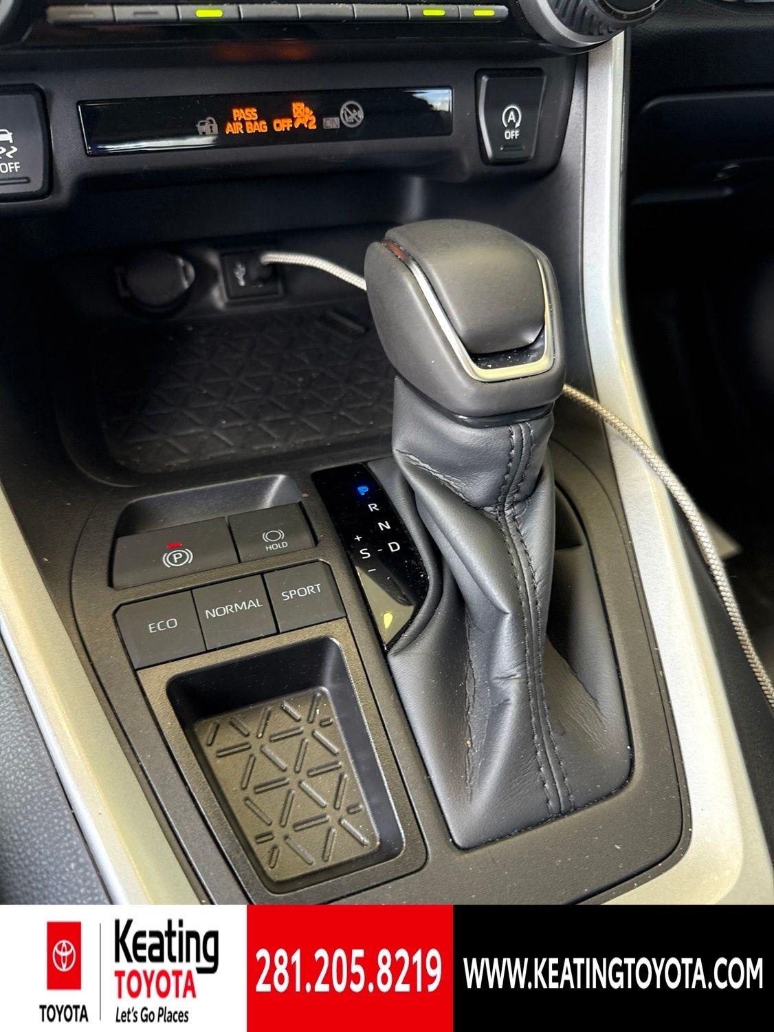 Toyota RAV4 XLE Premium 2025