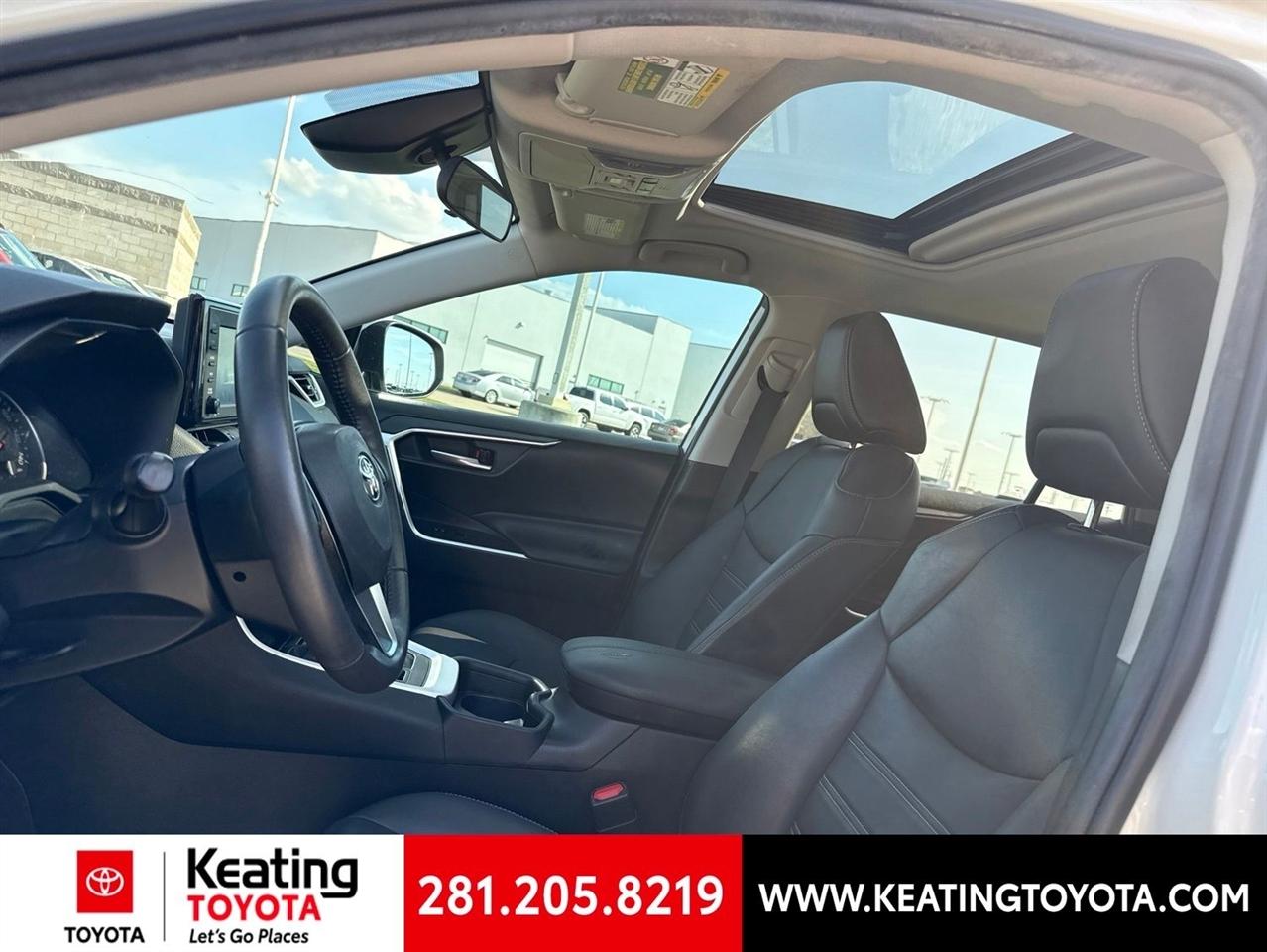 Toyota RAV4 XLE Premium 2021