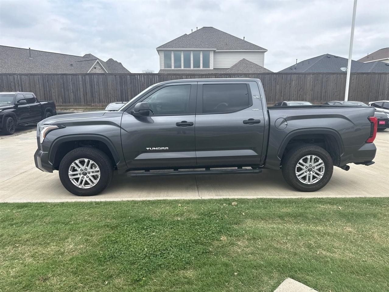 Toyota Tundra SR5 CrewMax 4WD 2024