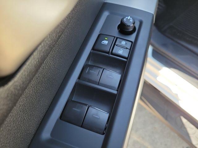Toyota Tundra SR5 CrewMax 2WD 2025