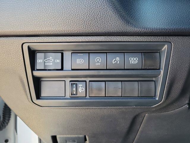 Toyota Tundra SR5 CrewMax 2WD 2025