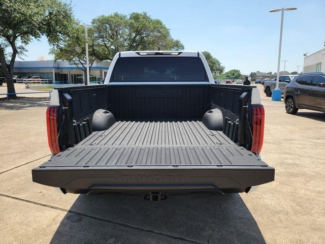 Toyota Tundra SR5 CrewMax 2WD 2025