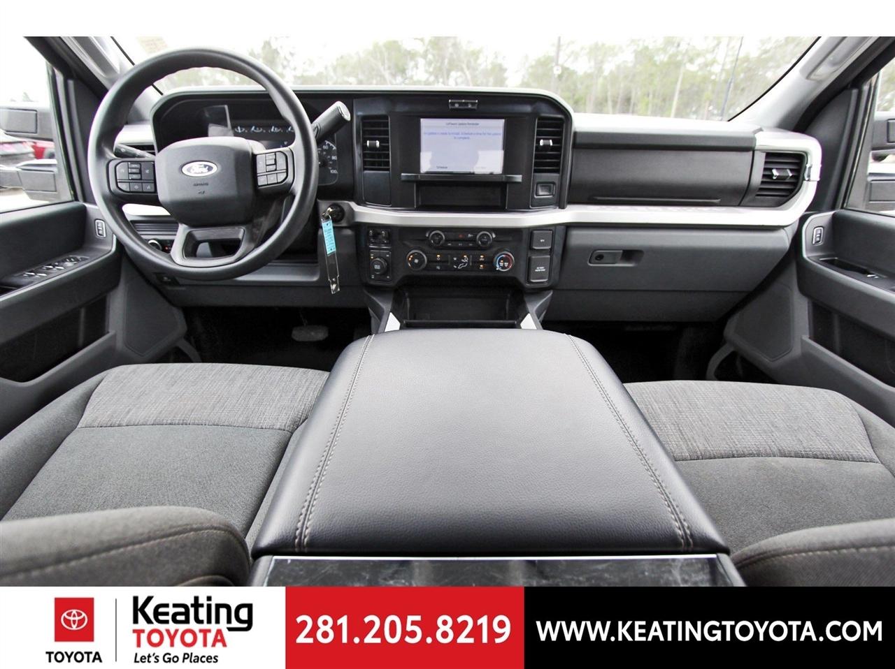Ford F-250 SD XLT Crew Cab 4WD 2025