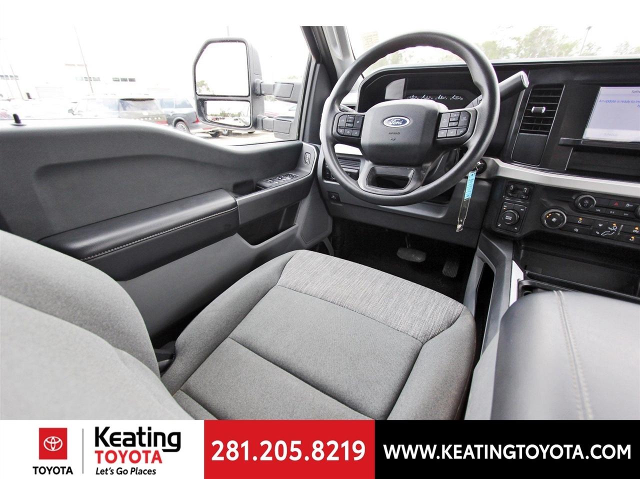 Ford F-250 SD XLT Crew Cab 4WD 2025