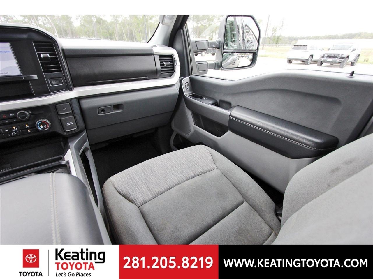 Ford F-250 SD XLT Crew Cab 4WD 2025