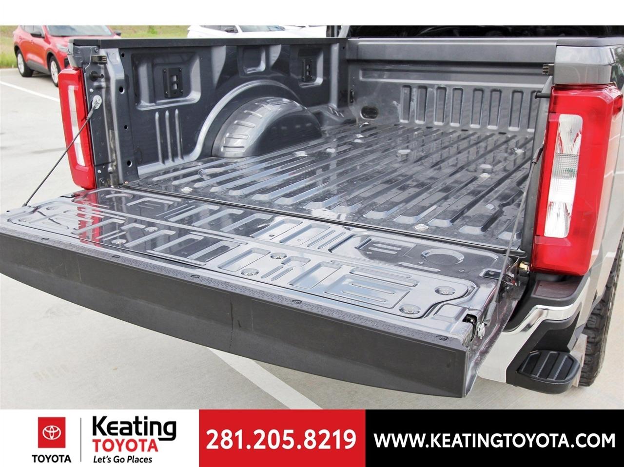 Ford F-250 SD XLT Crew Cab 4WD 2025
