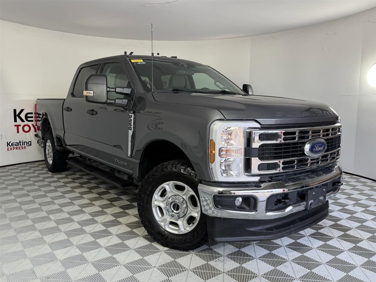 Ford F-250 SD XLT Crew Cab 4WD 2025