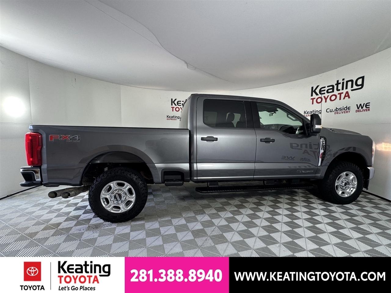 Ford F-250 SD XLT Crew Cab 4WD 2025
