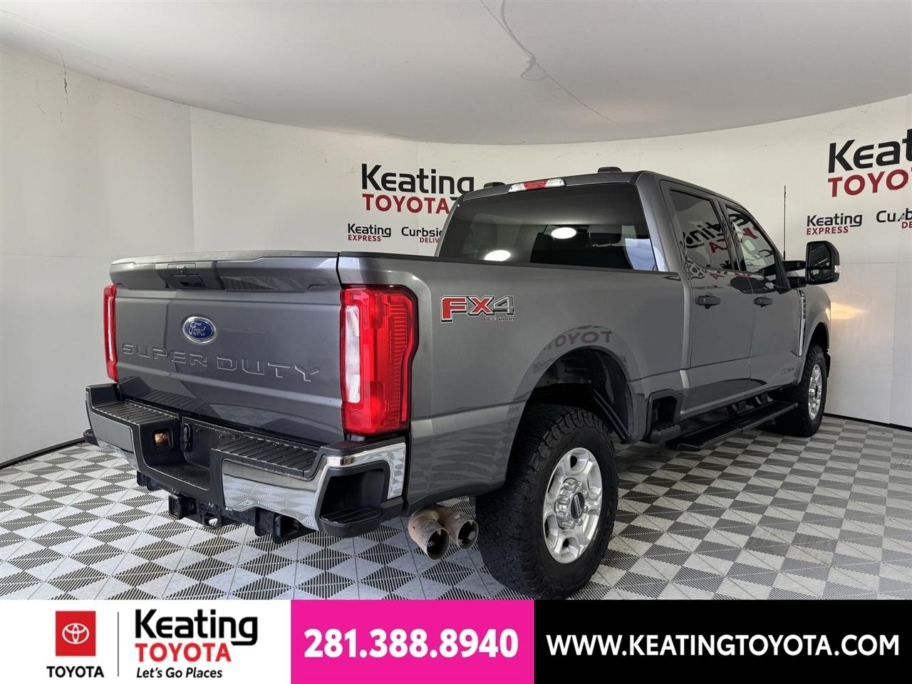 Ford F-250 SD XLT Crew Cab 4WD 2025