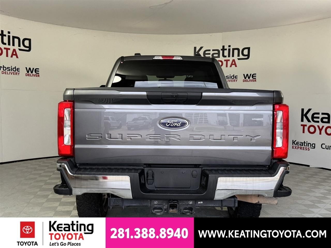Ford F-250 SD XLT Crew Cab 4WD 2025
