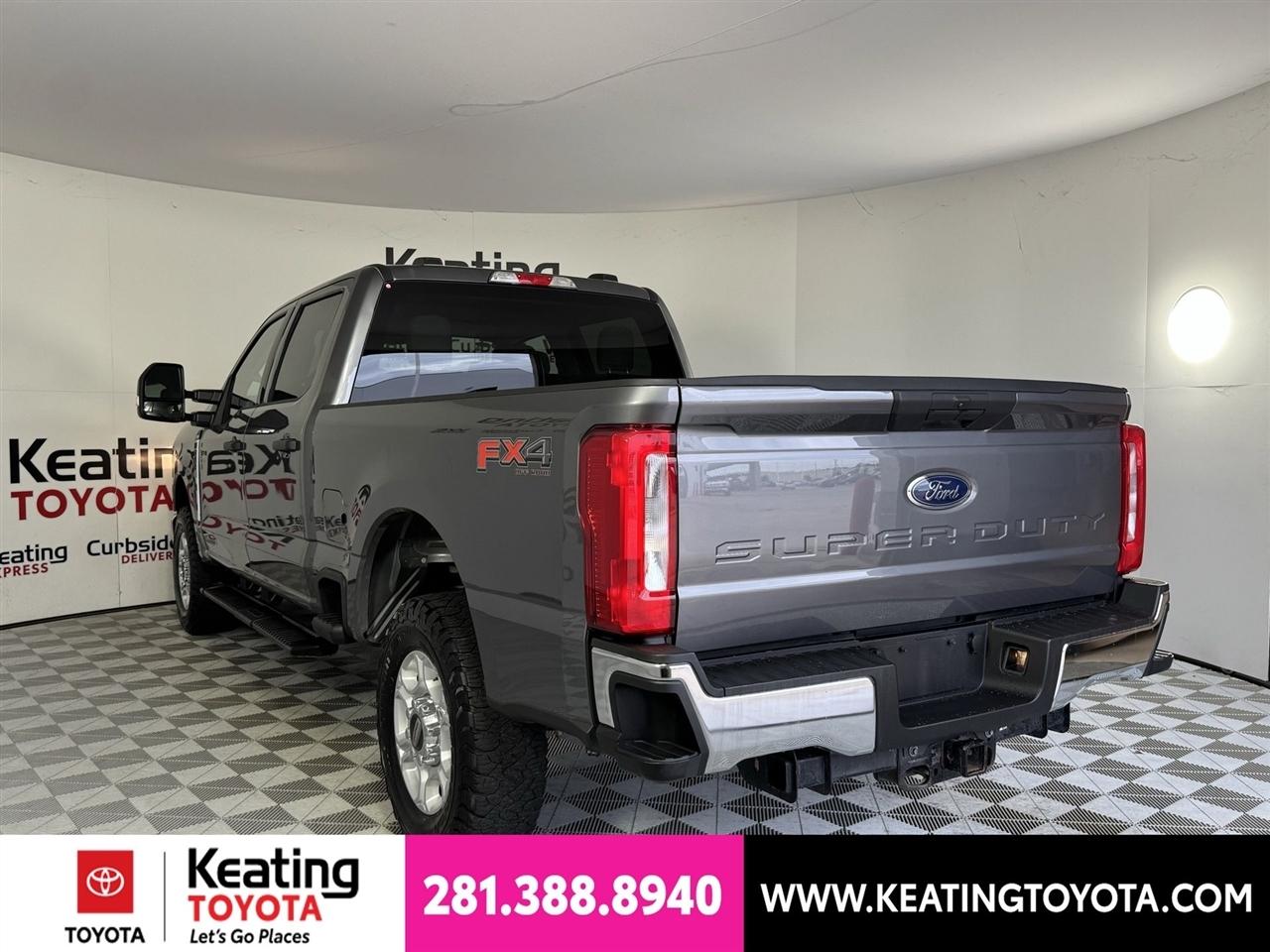 Ford F-250 SD XLT Crew Cab 4WD 2025