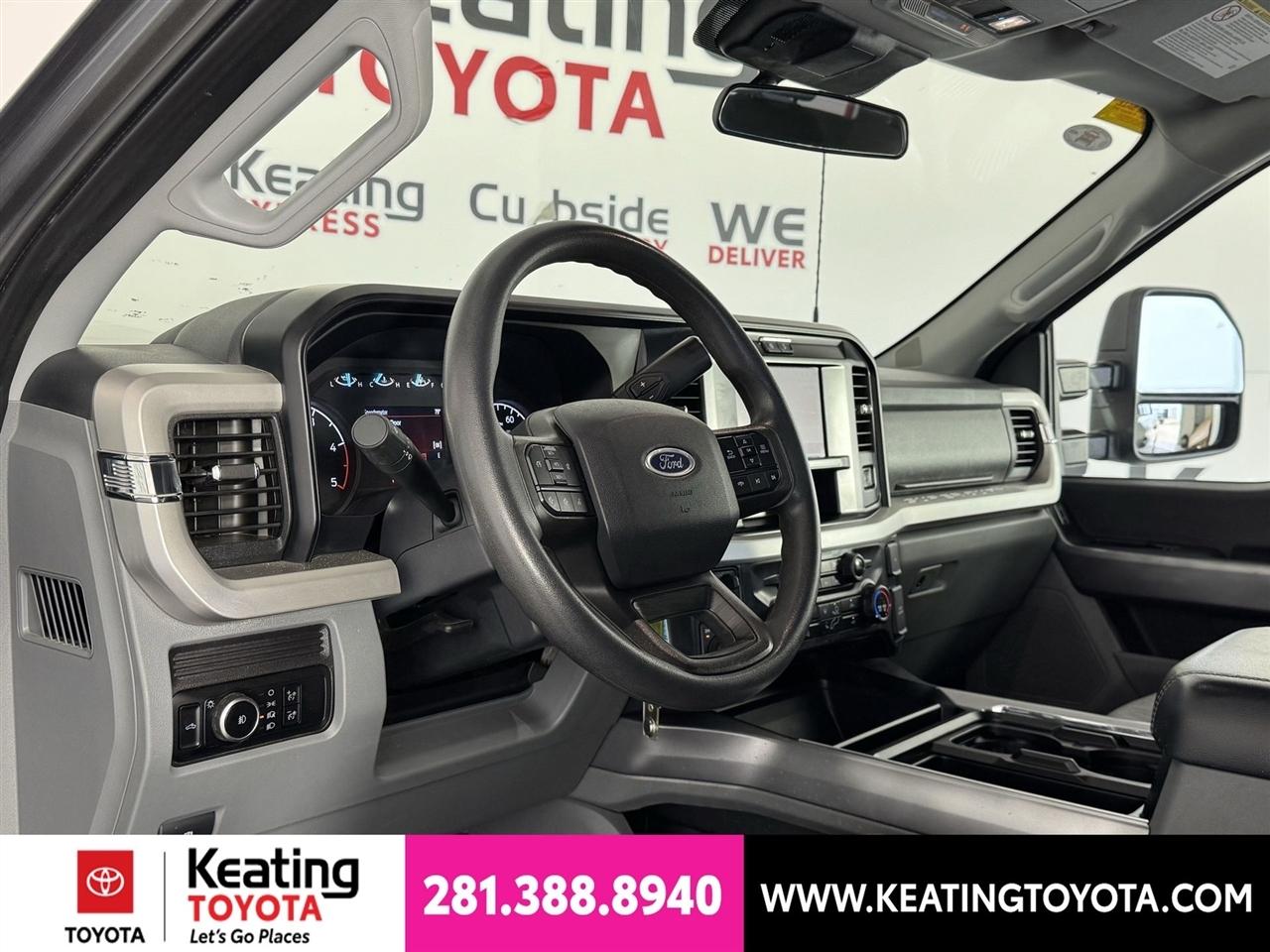 Ford F-250 SD XLT Crew Cab 4WD 2025
