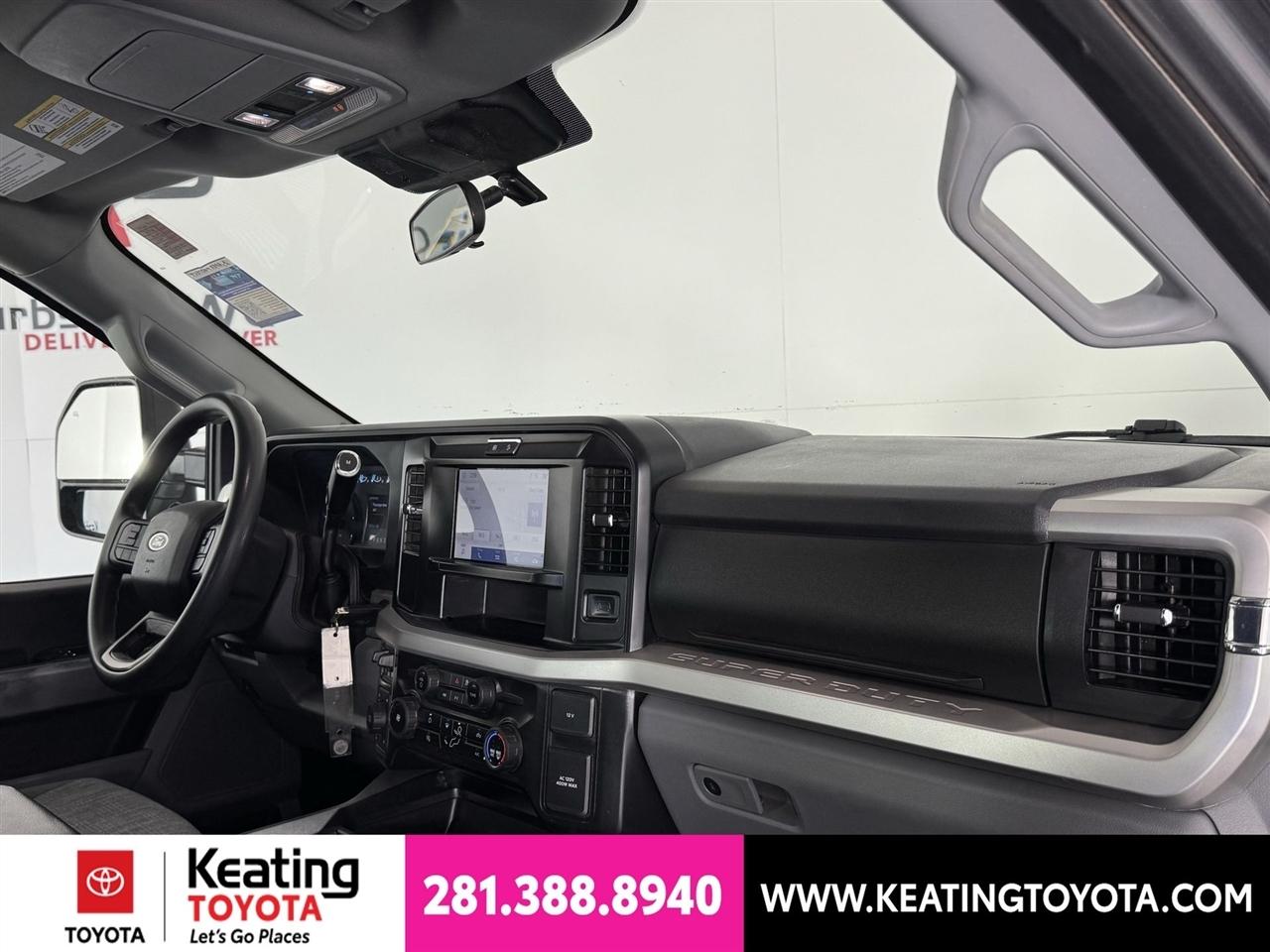 Ford F-250 SD XLT Crew Cab 4WD 2025