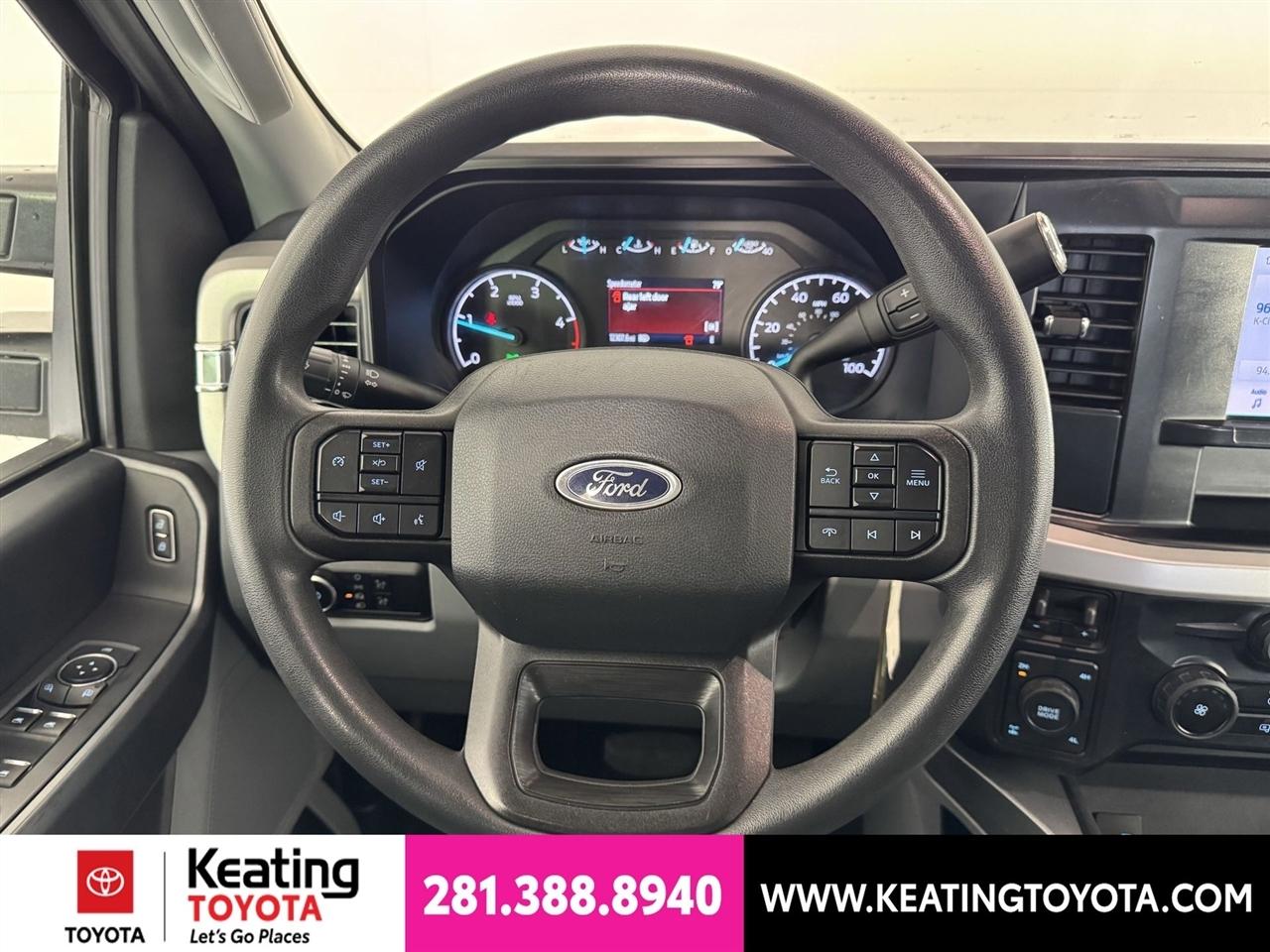Ford F-250 SD XLT Crew Cab 4WD 2025