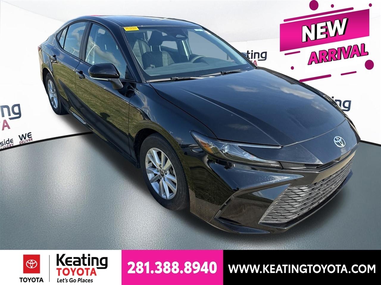 Toyota Camry Hybrid XLE 2025